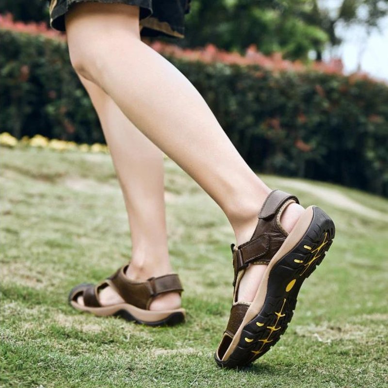 Herren-Komfortsandalen mit extra breiter Zehenbox und verstellbaren Riemen