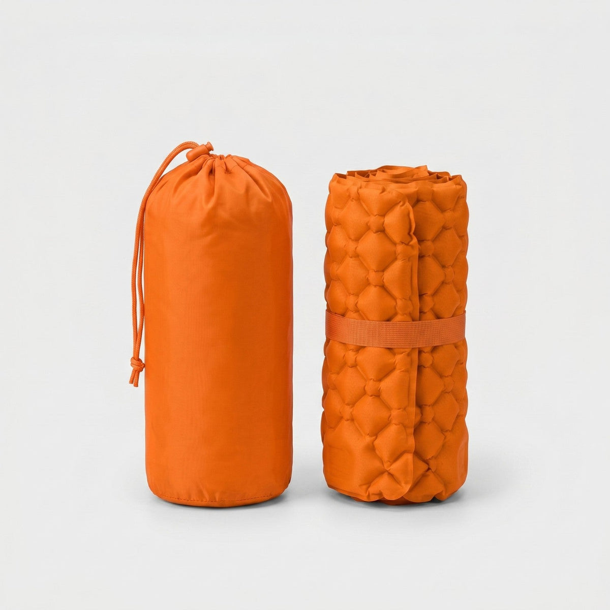 Camping-Isomatte mit integrierter Fußpumpe und Kopfkissen