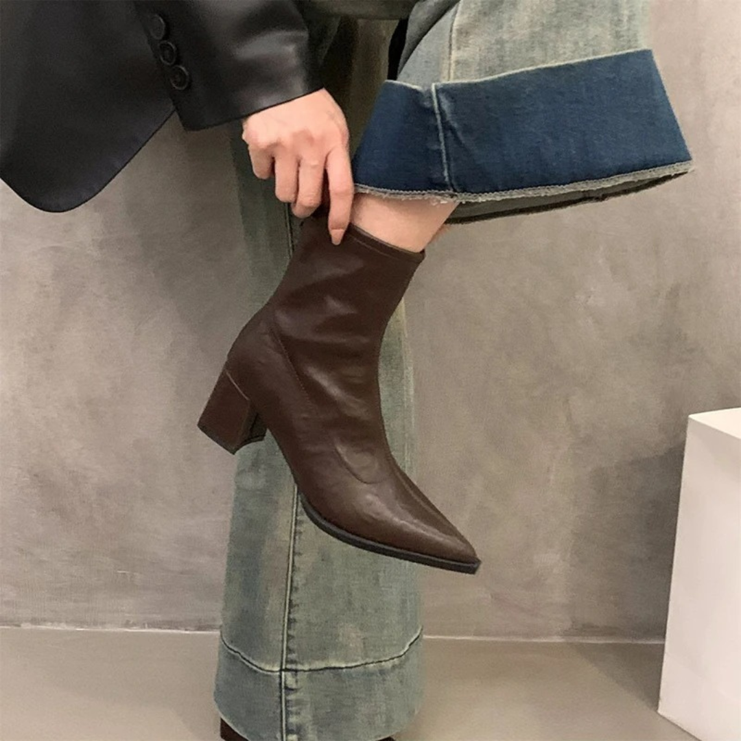 Stiefel mit Absatz & Spitz zulaufender Form – NoirVogue Ankle Boots