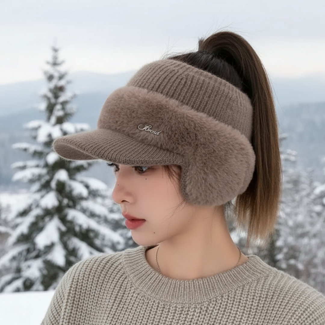 Mütze mit Ohrenschutz & Ponytail-Öffnung – FrostEase Knit Cap