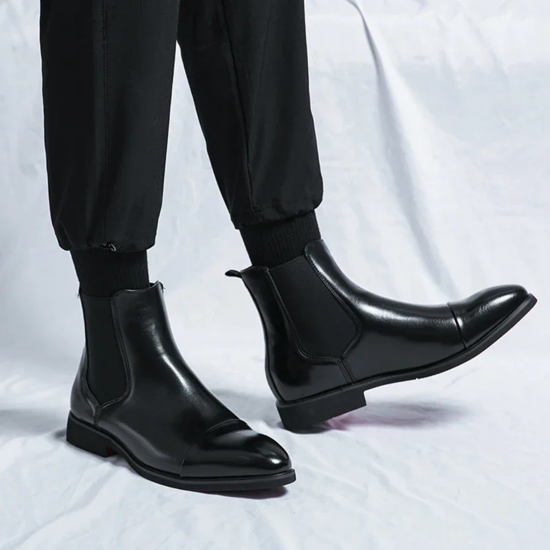 Stiefel aus PU-Leder mit roter Sohle & Slip-On-Design – NoirEdge Chelsea
