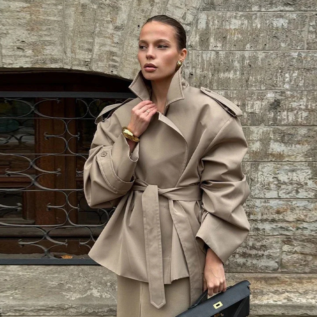 Mantel Damen Kurz-Trenchcoat mit Gürtel & Doppelknopfreihe – Aurelia Coat