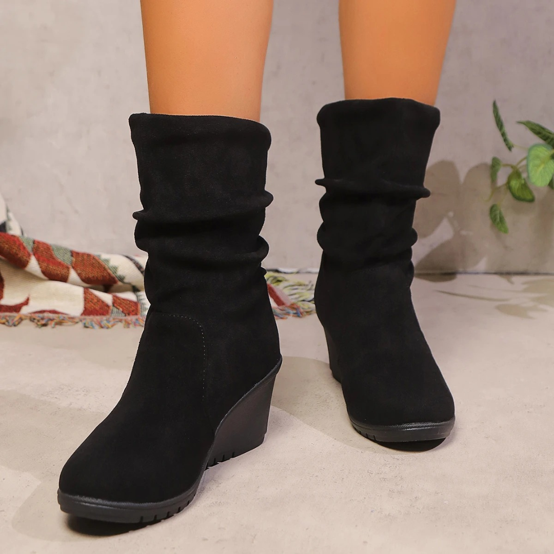 SuedeLift Damen Keilstiefel aus Wildleder – Modische Boots mit Absatz für Herbst & Winter