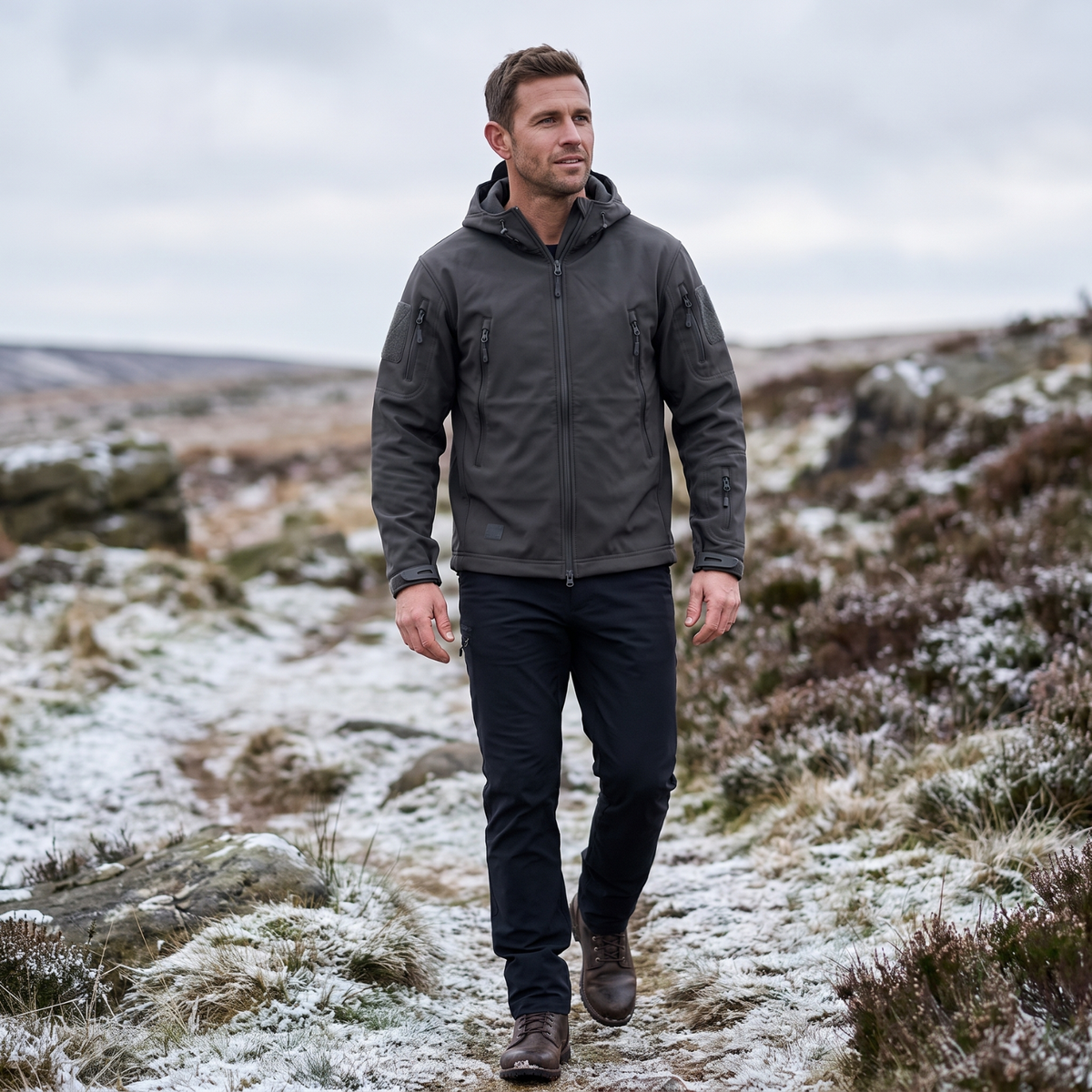 Herren Softshelljacke fleecegefüttert – Jacke im Militärstil mit Kapuze