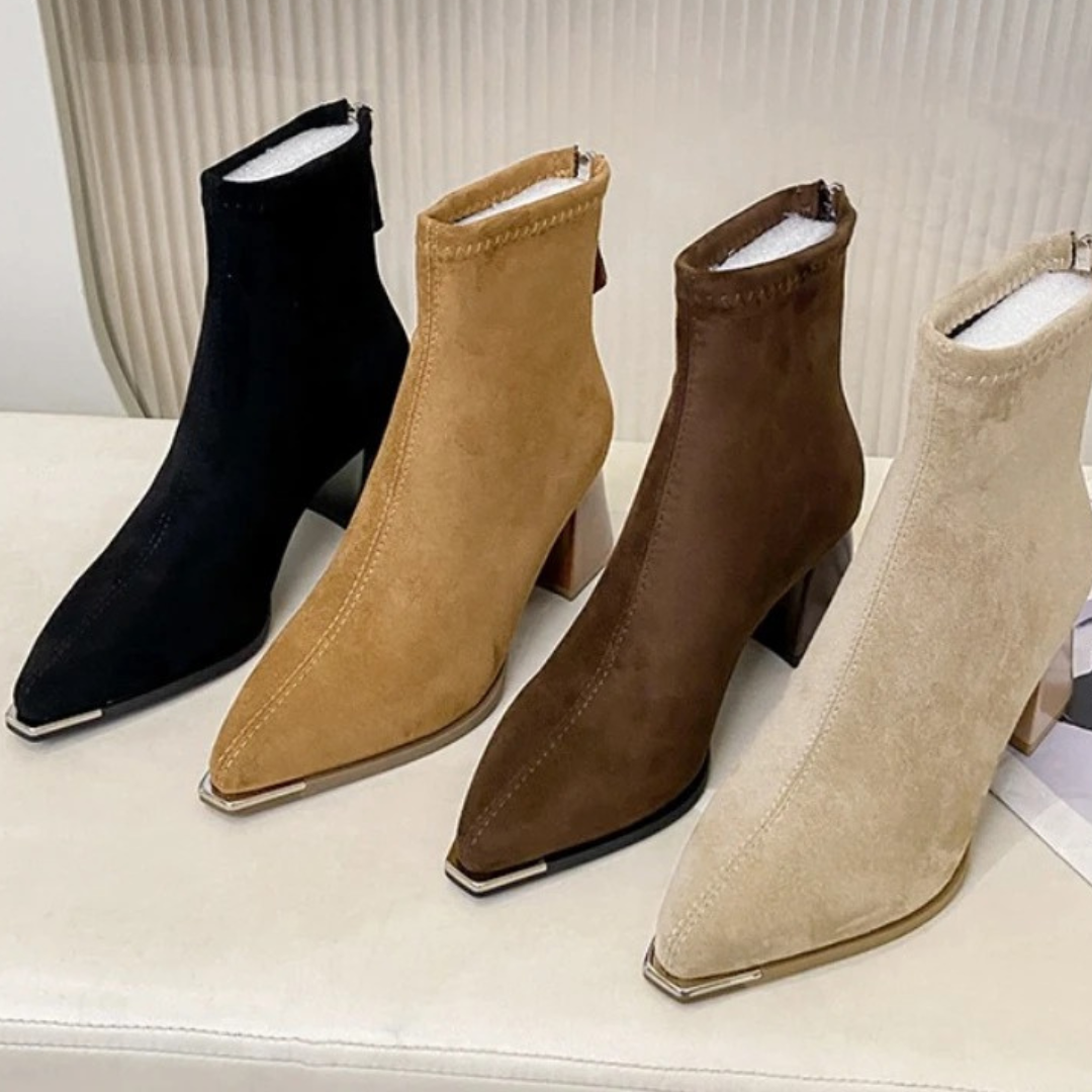 Stiefel mit Absatz & Spitzem Zeh aus Wildlederoptik – VelvetRise Ankle Boots
