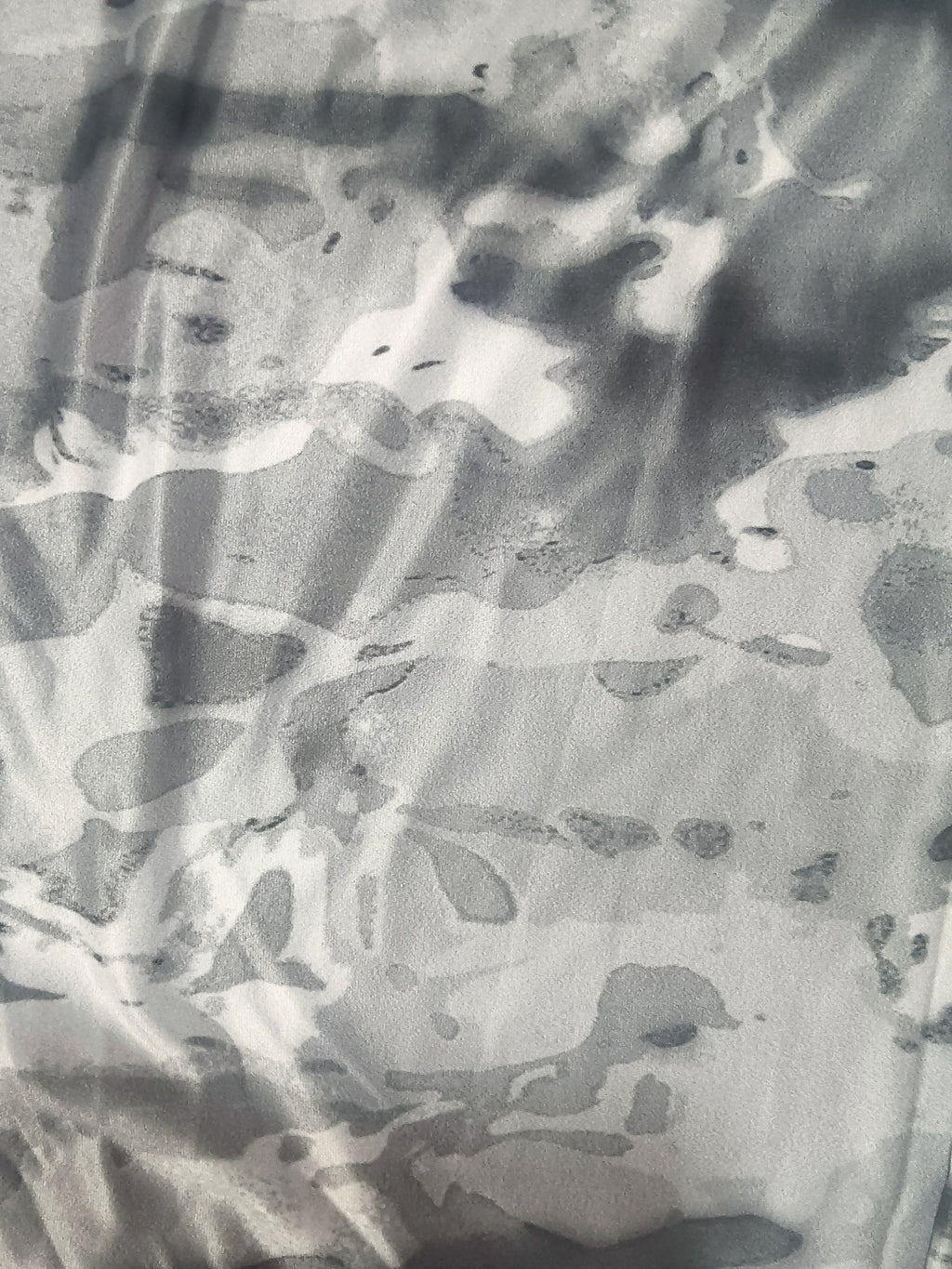 Camouflage Funktionsshirt mit Kapuze – langärmliges Outdoor-Layer mit Gesichtsschutz