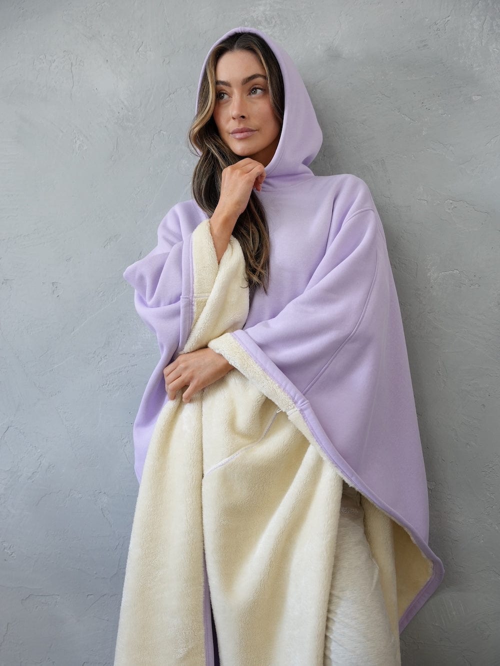Gewichteter Cape-Hoodie – kuscheliger Baumwoll-Hoodie mit Kunstfellfutter