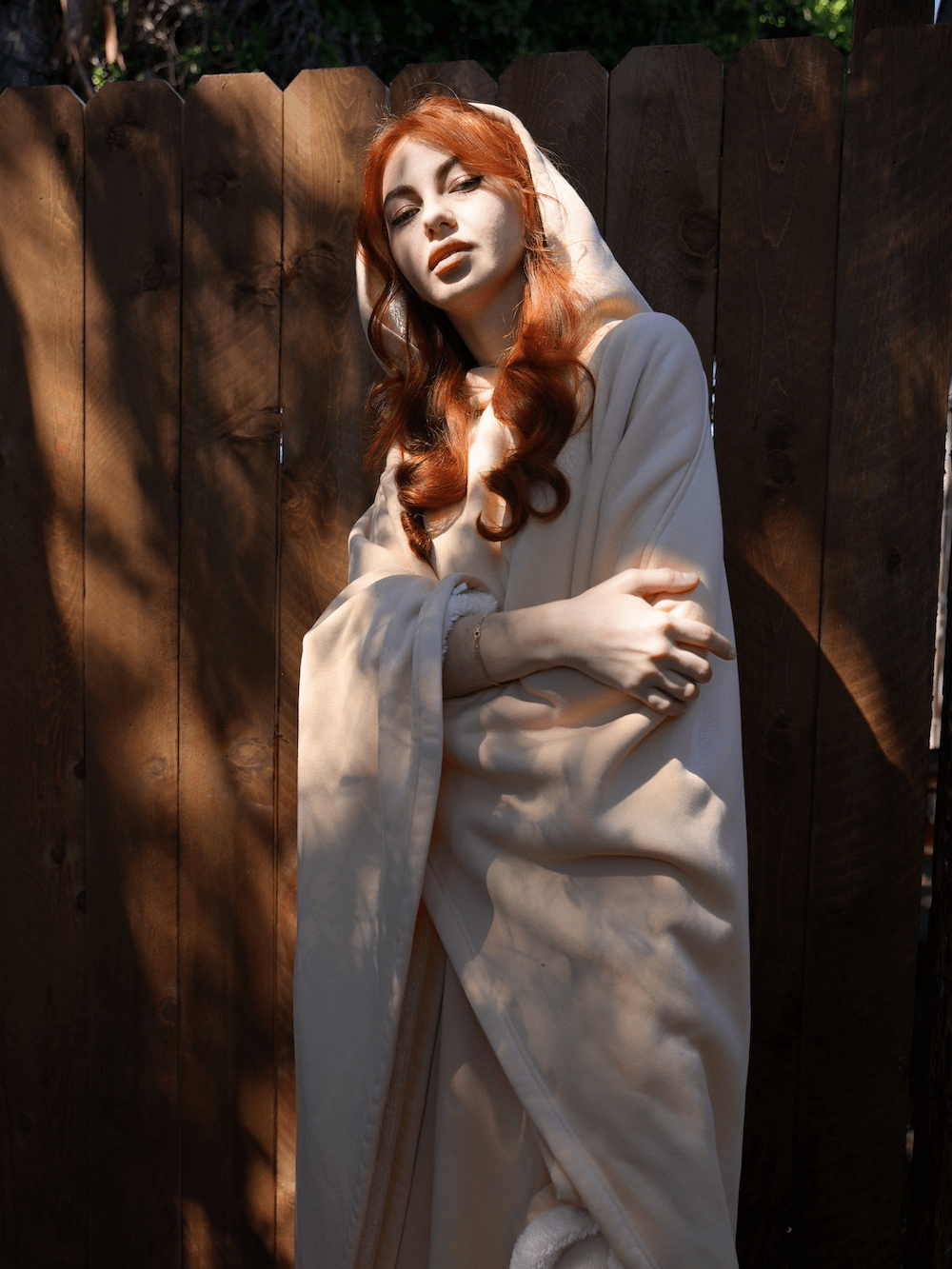 Gewichteter Cape-Hoodie – kuscheliger Baumwoll-Hoodie mit Kunstfellfutter