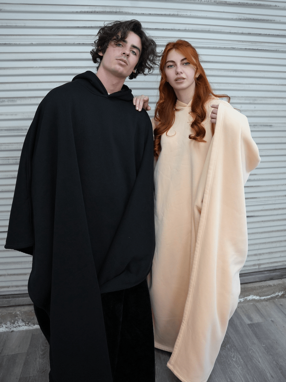 Gewichteter Cape-Hoodie – kuscheliger Baumwoll-Hoodie mit Kunstfellfutter