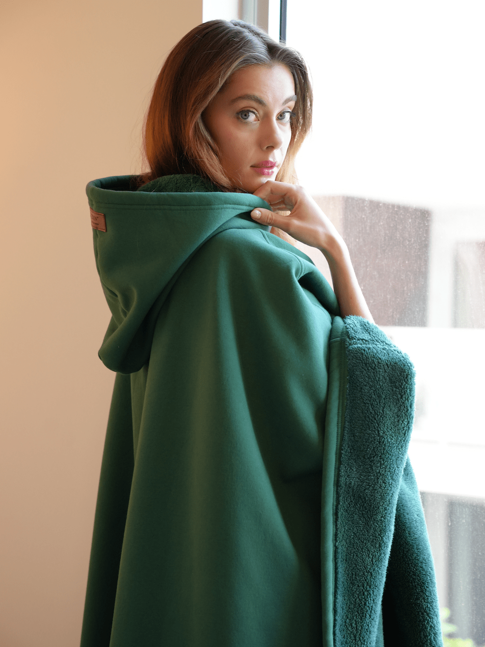 Gewichteter Cape-Hoodie – kuscheliger Baumwoll-Hoodie mit Kunstfellfutter