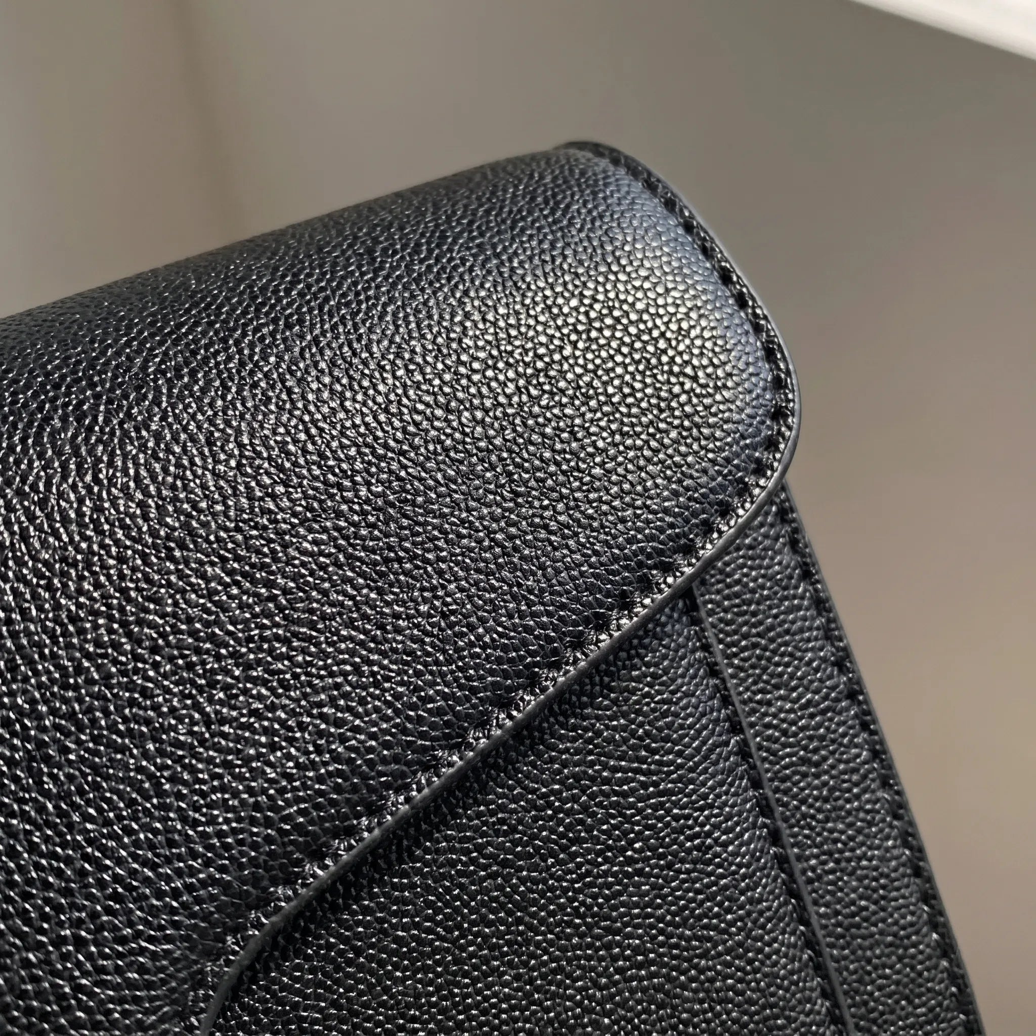 Clarvelle Kompakte Quadrat-Schultertasche