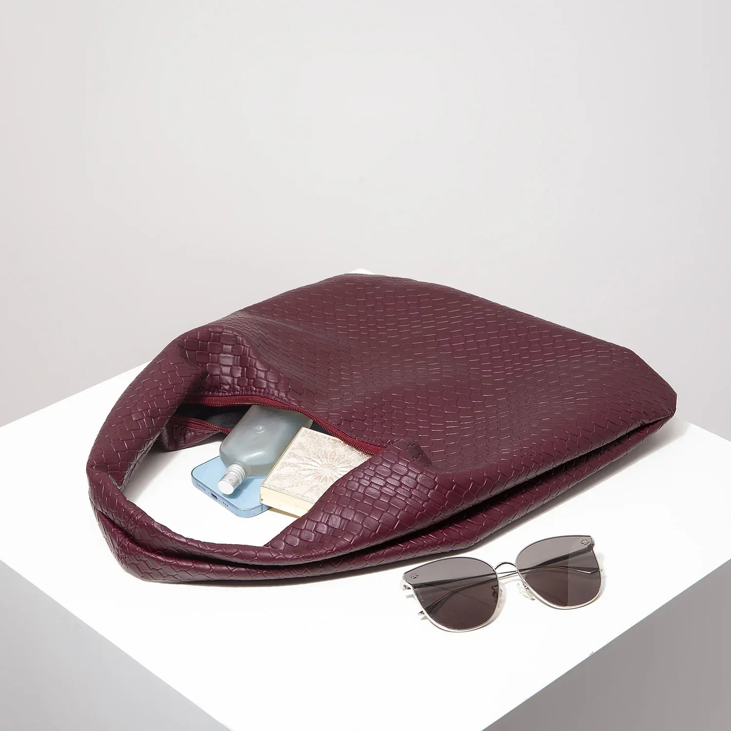 Große Halbmond-Schultertasche