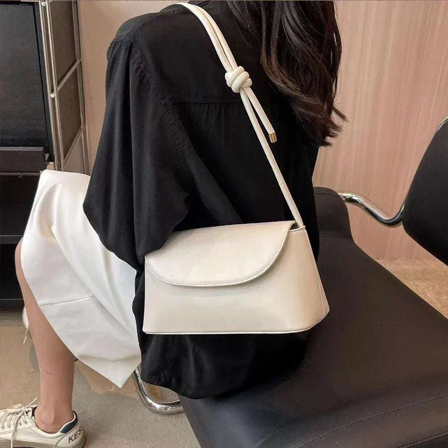 Pariselle Kompakte Quadratische Tasche mit Klapsverschluss