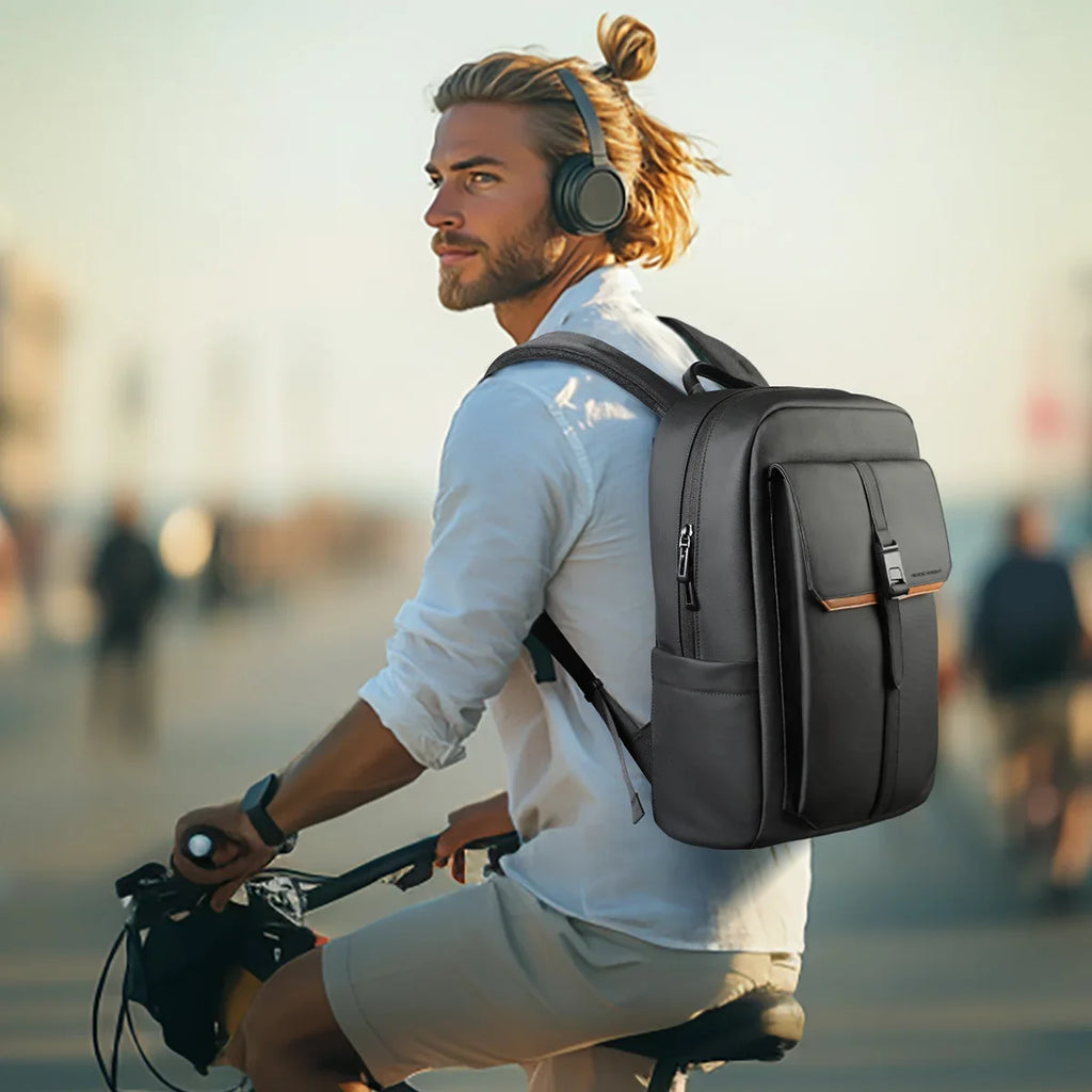Pavone Wasserabweisendes Laptop-Rucksack mit Klappverschluss