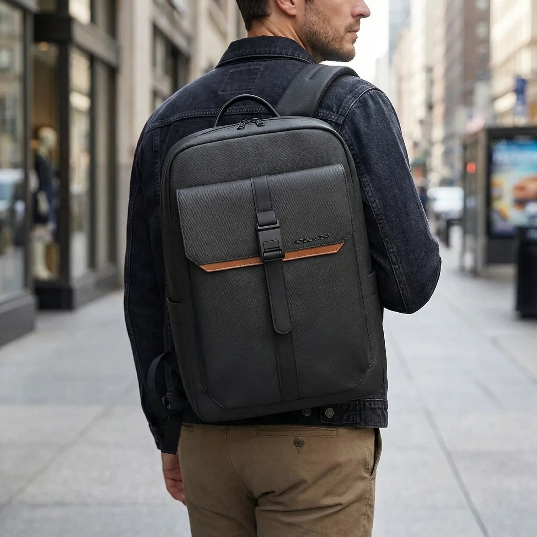 Pavone Wasserabweisendes Laptop-Rucksack mit Klappverschluss