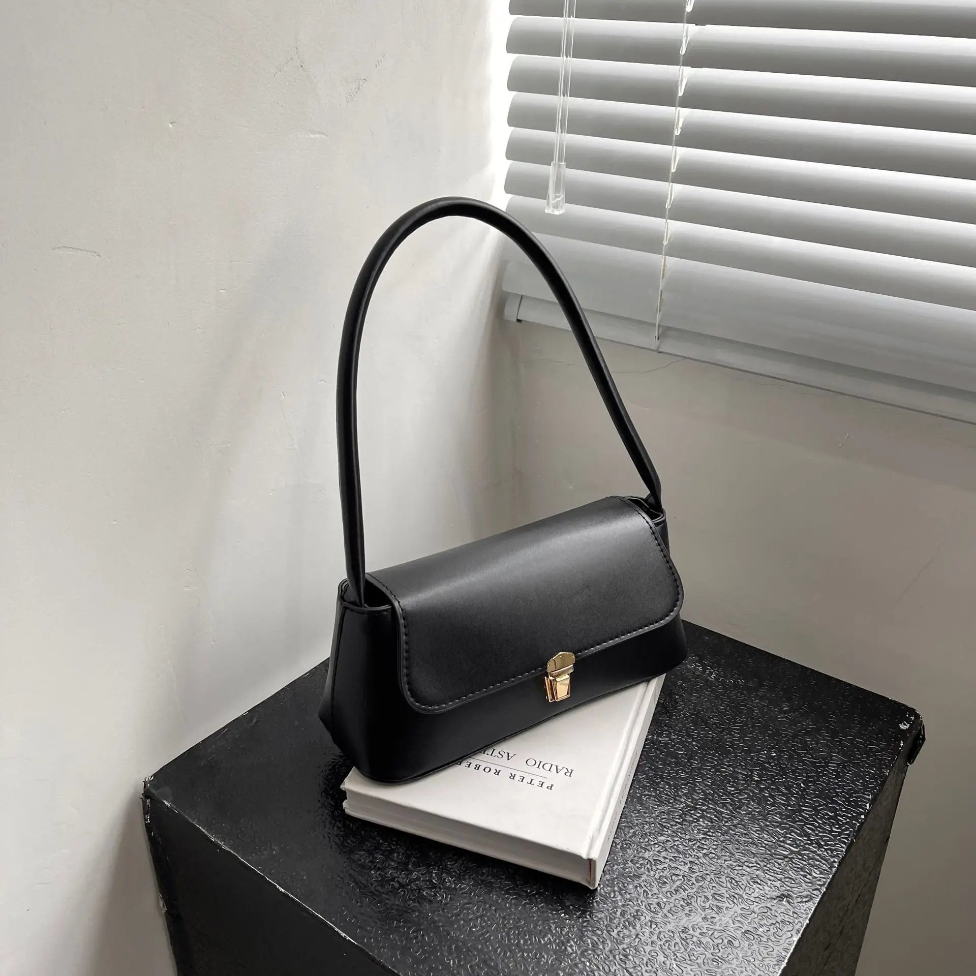 Retro Schulterhandtasche mit Überschlag