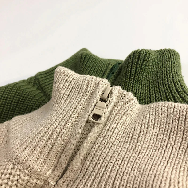 Gerippter Strickpullover mit Halbzip