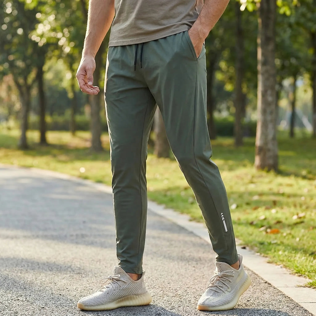 Runvelo Schmale, konische Trainingshose für Herren