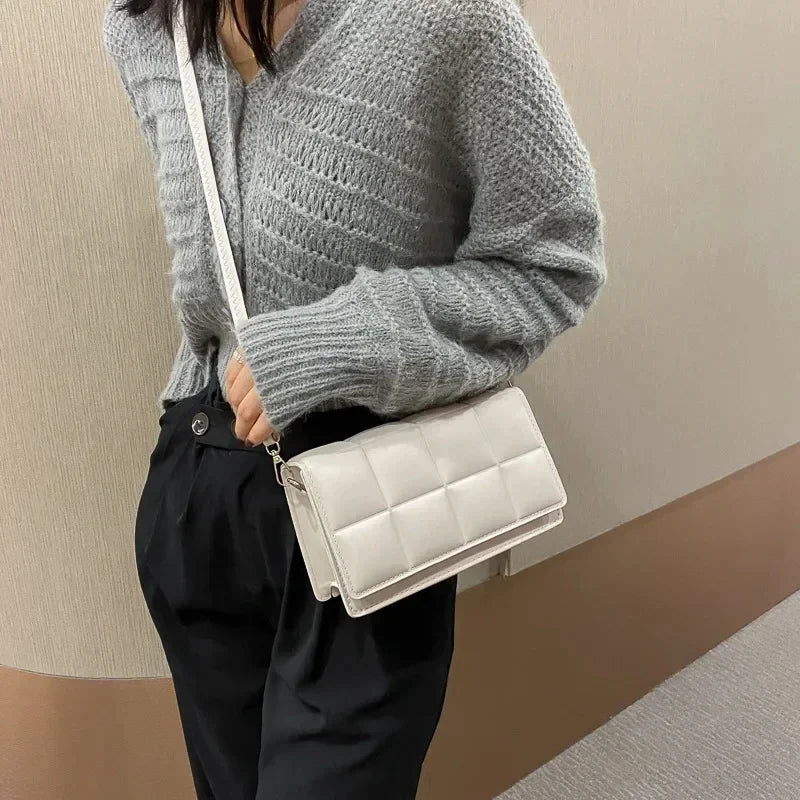 Kleine gepolsterte Schultertasche