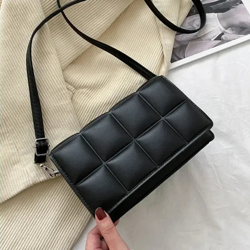 Kleine gepolsterte Schultertasche