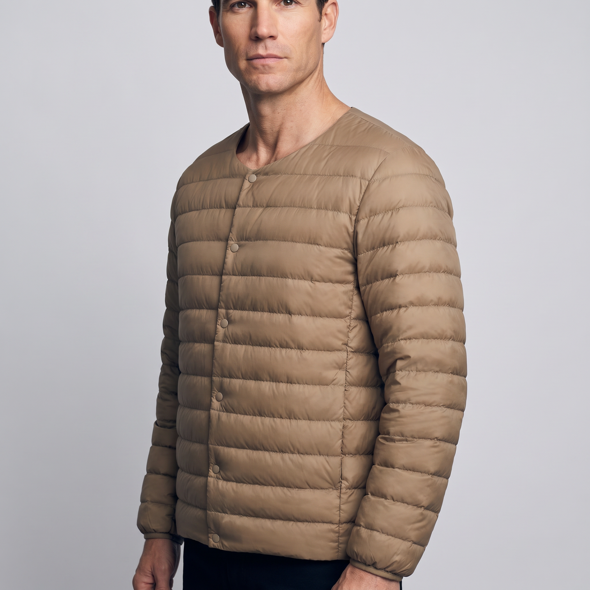 Herren Daunenjacke – wandelbarer V-Ausschnitt, leicht gesteppt