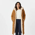 Lange Steppjacke mit Kapuze und Sherpa-Futter für Damen